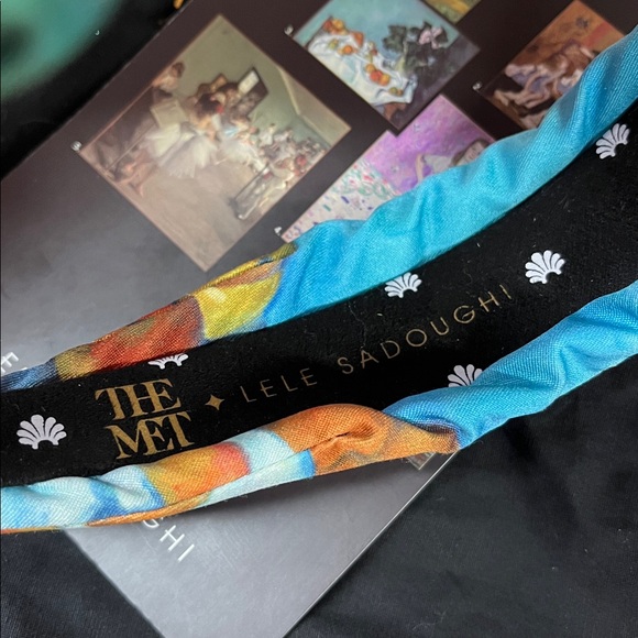 Lele Soughi The Met P. Cezzane Floral Patterned Headband New - Picture 7 of 9